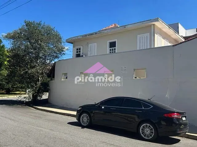 Casa 4 quartos e 3 banheiros, à venda, no bairro Jardim Uirá em São José dos Campos