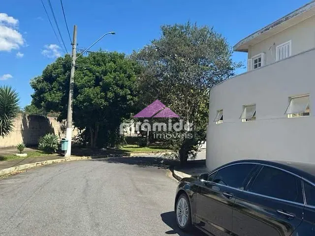 Casa 4 quartos e 3 banheiros, à venda, no bairro Jardim Uirá em São José dos Campos