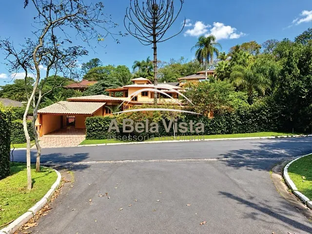 Casa com 750m² 3 quartos e 5 banheiros, à venda, no bairro Vila de São Fernando em Cotia