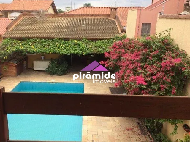 Casa com 400m² 3 quartos e 3 banheiros, à venda, no bairro Jardim Santa Maria em Jacareí