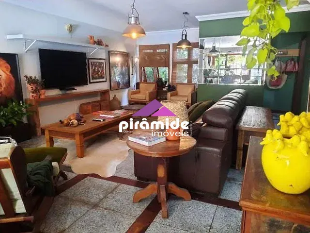 Casa com 400m² 3 quartos e 3 banheiros, à venda, no bairro Jardim Santa Maria em Jacareí