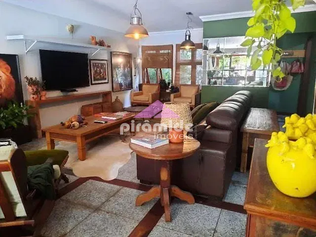 Casa com 400m² 3 quartos e 3 banheiros, à venda, no bairro Jardim Santa Maria em Jacareí
