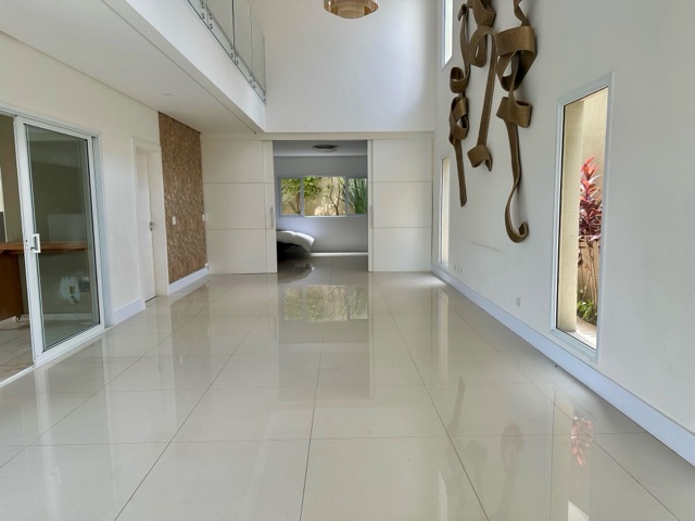 Casa com 500m² 4 quartos e 5 banheiros, à venda, no bairro Tamboré em Santana de Parnaíba