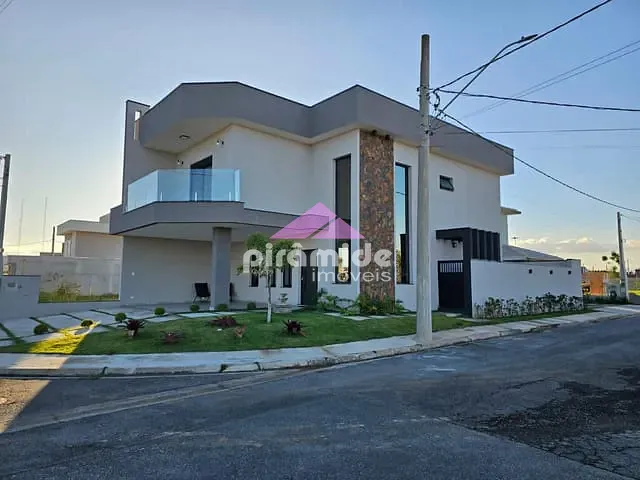 Casa 3 quartos e 5 banheiros, à venda, no bairro Jardim Jacinto em Jacareí
