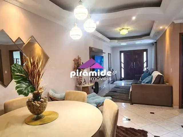 Casa 4 quartos e 3 banheiros, à venda, no bairro Vila Tatetuba em São José dos Campos