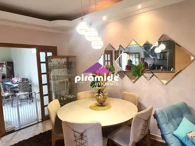 Casa 4 quartos e 3 banheiros, à venda, no bairro Vila Tatetuba em São José dos Campos