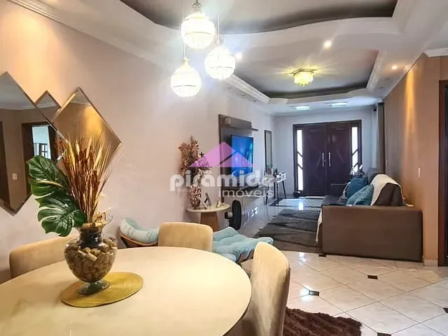 Casa 4 quartos e 3 banheiros, à venda, no bairro Vila Tatetuba em São José dos Campos