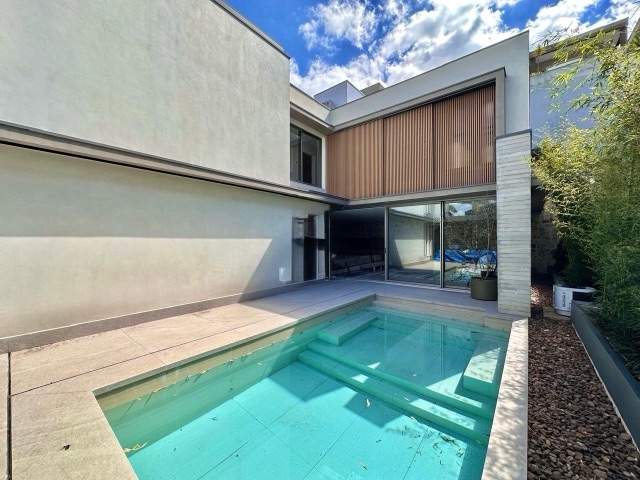 Casa com 420m² 4 quartos e 7 banheiros, à venda ou para alugar, no bairro Tamboré em Barueri