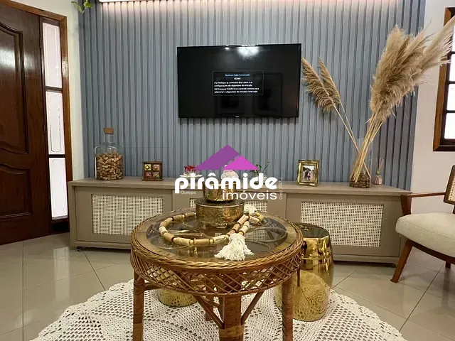 Casa 3 quartos e 2 banheiros, à venda, no bairro Jardim das Indústrias em São José dos Campos