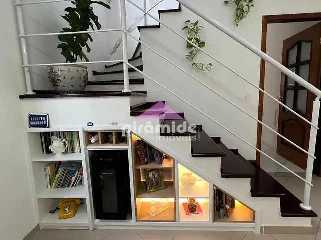 Casa 3 quartos e 2 banheiros, à venda, no bairro Jardim das Indústrias em São José dos Campos