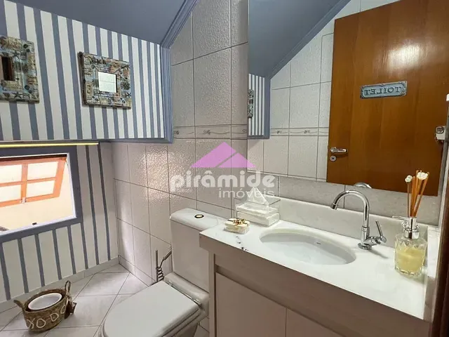 Casa 3 quartos e 2 banheiros, à venda, no bairro Jardim das Indústrias em São José dos Campos