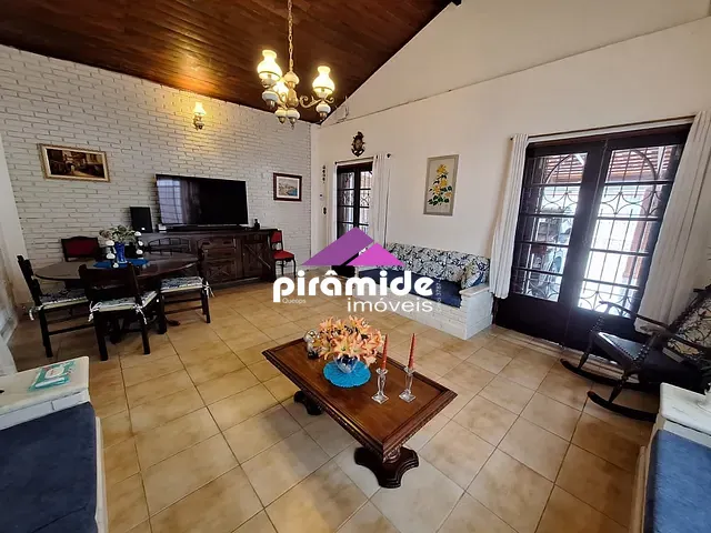 Casa com 300m² 3 quartos e 2 banheiros, à venda, no bairro Indaiá em Caraguatatuba
