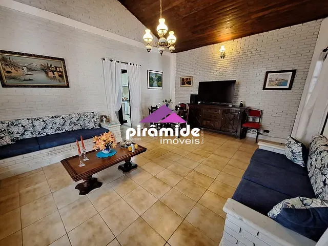 Casa com 300m² 3 quartos e 2 banheiros, à venda, no bairro Indaiá em Caraguatatuba