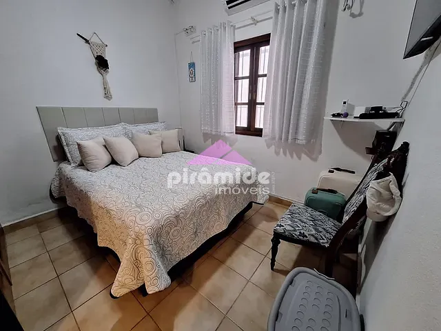 Casa com 300m² 3 quartos e 2 banheiros, à venda, no bairro Indaiá em Caraguatatuba