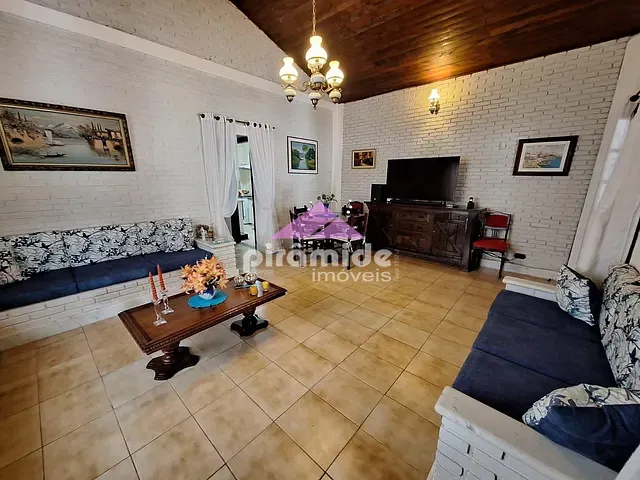 Casa com 300m² 3 quartos e 2 banheiros, à venda, no bairro Indaiá em Caraguatatuba