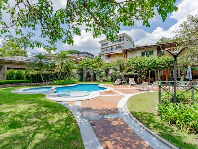 Casa com 1204m² 4 quartos e 6 banheiros, à venda ou para alugar, no bairro Residencial Tamboré em Barueri