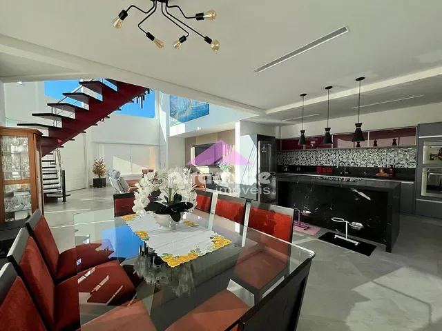 Casa com 400m² 4 quartos e 2 banheiros, à venda, no bairro Massaguacu em Caraguatatuba