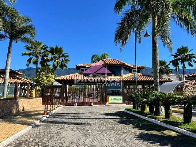 Casa com 400m² 4 quartos e 2 banheiros, à venda, no bairro Massaguacu em Caraguatatuba
