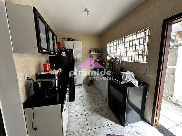 Casa 4 quartos e 3 banheiros, à venda, no bairro Praia das Palmeiras em Caraguatatuba