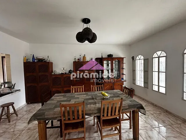 Casa 4 quartos e 3 banheiros, à venda, no bairro Praia das Palmeiras em Caraguatatuba