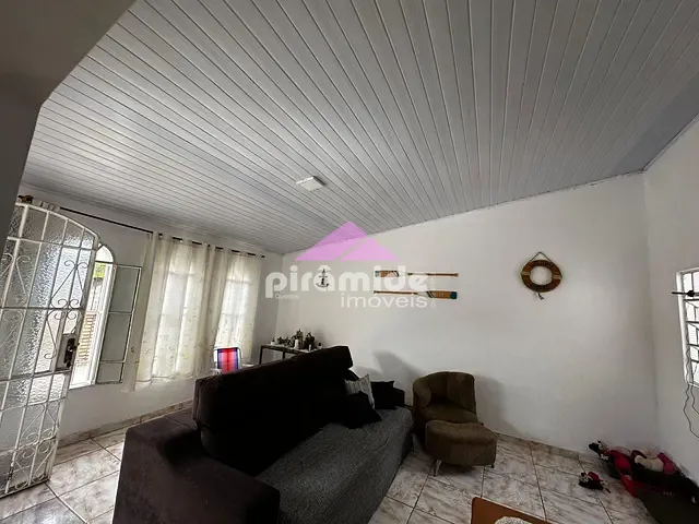 Casa 4 quartos e 3 banheiros, à venda, no bairro Praia das Palmeiras em Caraguatatuba