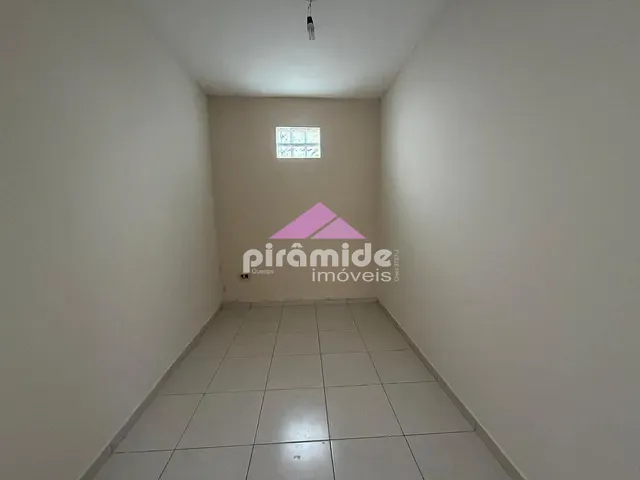 Casa com 125m² 2 quartos e 1 banheiro, à venda, no bairro Residencial Santa Paula em Jacareí