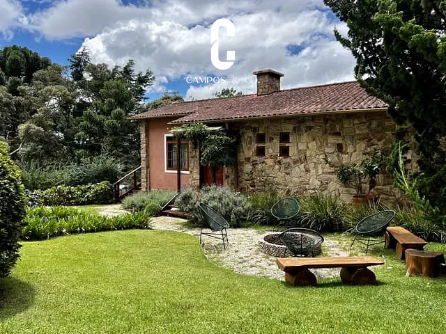 Casa com 2526m² 4 quartos e 6 banheiros, à venda, no bairro Vila Simonsen em Campos do Jordão