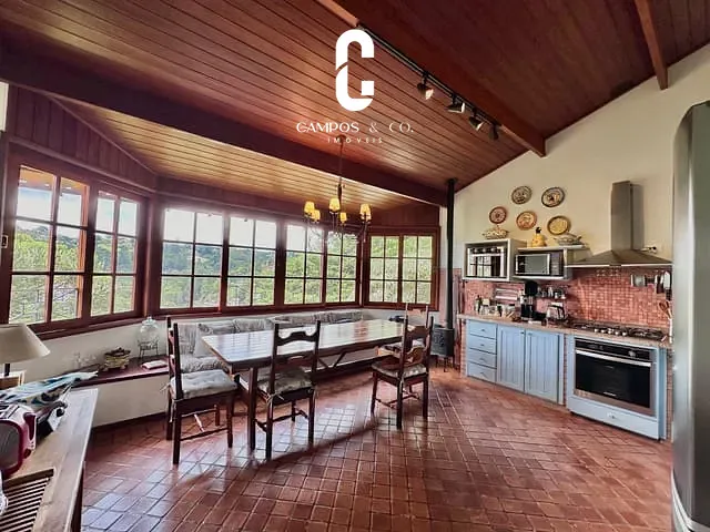 Casa com 2526m² 4 quartos e 6 banheiros, à venda, no bairro Vila Simonsen em Campos do Jordão