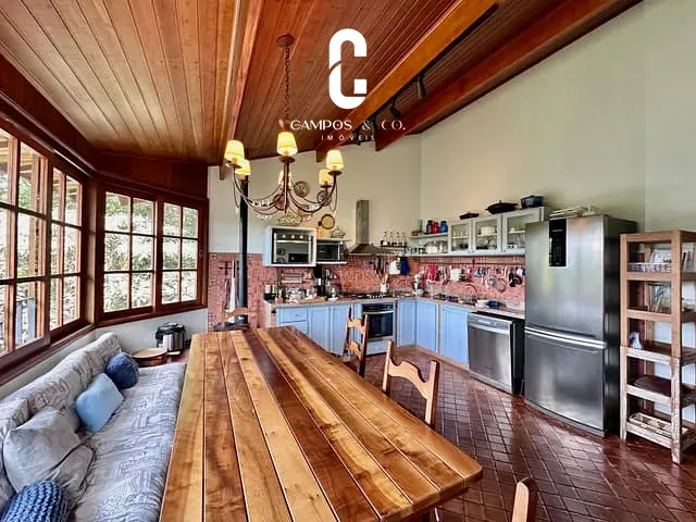 Casa com 2526m² 4 quartos e 6 banheiros, à venda, no bairro Vila Simonsen em Campos do Jordão