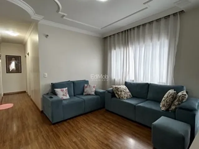 Casa com 250m² 3 quartos e 2 banheiros, à venda, no bairro Centro em Cascavel
