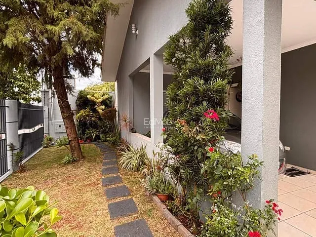 Casa com 250m² 3 quartos e 2 banheiros, à venda, no bairro Centro em Cascavel