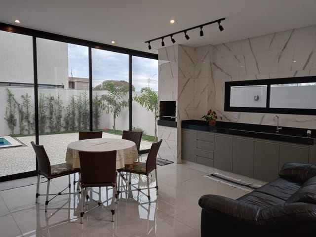 Casa em Condominio com 342m² 4 quartos e 5 banheiros, à venda, no bairro Residencial Parqville Jacarandá em Aparecida de Goiânia