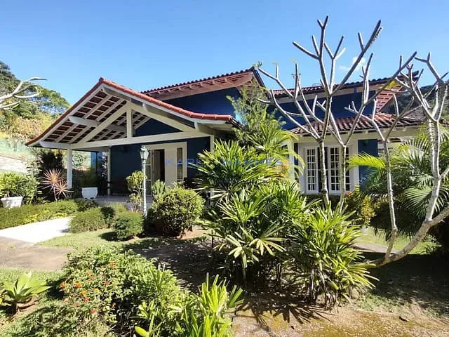 Casa com 2245m² 5 quartos e 5 banheiros, à venda, no bairro Samambaia em Petrópolis