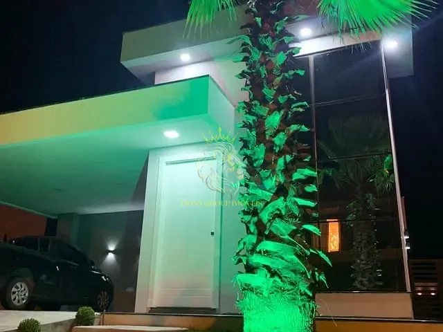 Casa 3 quartos e 5 banheiros, à venda, no bairro Santa Regina em Camboriú