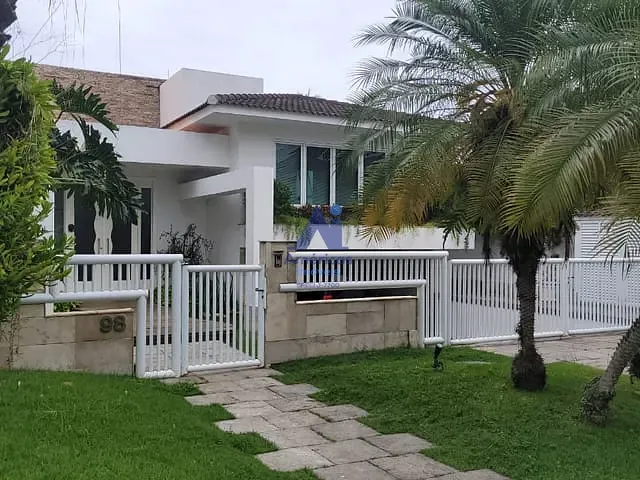 Casa com 660m² 4 quartos e 5 banheiros, à venda, no bairro Barra da Tijuca em Rio de Janeiro