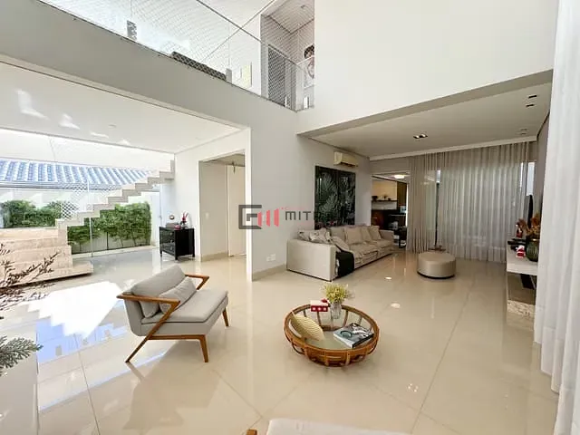 Casa com 300m² 4 quartos e 3 banheiros, à venda, no bairro Esperança em Londrina
