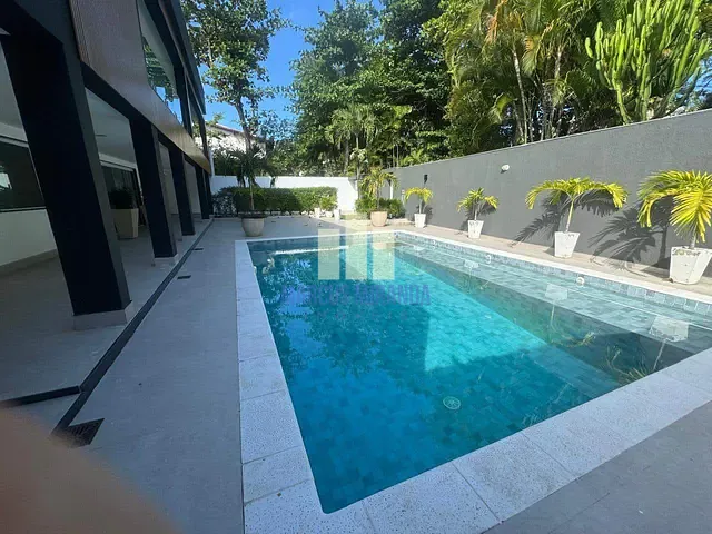 Casa com 600m² 5 quartos e 8 banheiros, à venda, no bairro Barra da Tijuca em Rio de Janeiro