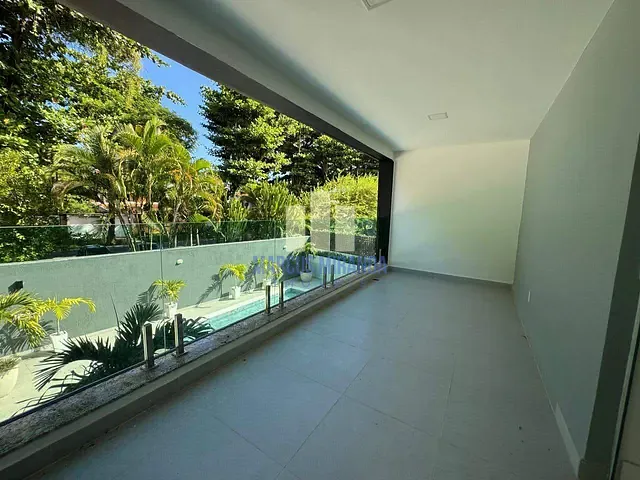 Casa com 600m² 5 quartos e 8 banheiros, à venda, no bairro Barra da Tijuca em Rio de Janeiro