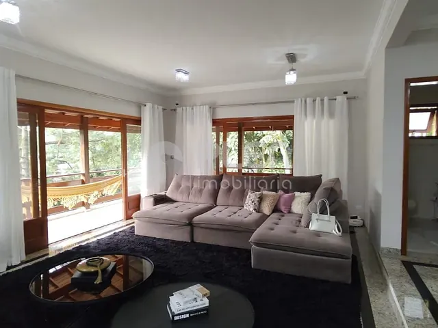 Casa com 1300m² 4 quartos e 6 banheiros, à venda, no bairro Caraguatá em Mairiporã