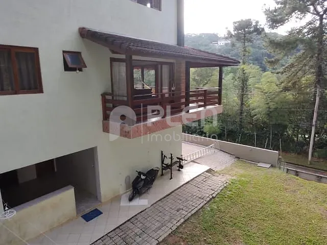Casa com 1300m² 4 quartos e 6 banheiros, à venda, no bairro Caraguatá em Mairiporã