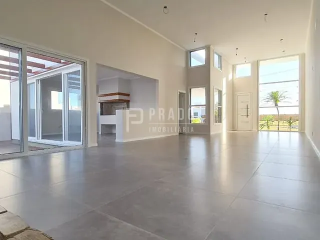 Casa com 442m² 3 quartos e 4 banheiros, à venda, no bairro Laranjal em Pelotas