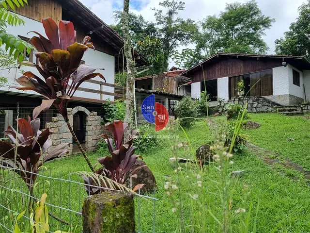 Casa com 420m² 3 quartos e 2 banheiros, à venda, no bairro Corujas em Guapimirim
