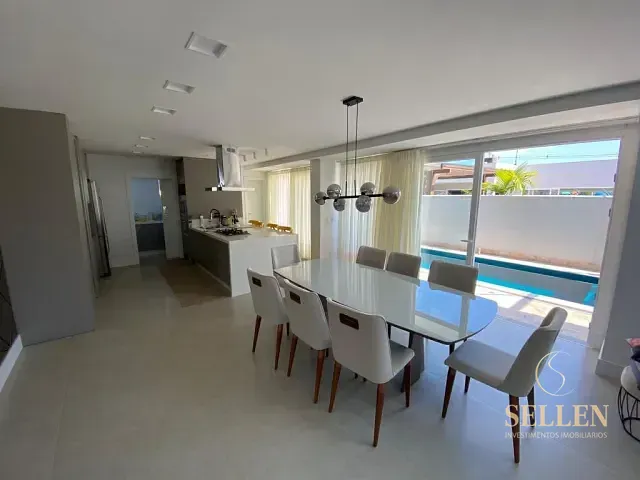 Casa com 335m² 3 quartos e 2 banheiros, à venda, no bairro Santa Regina em Camboriú
