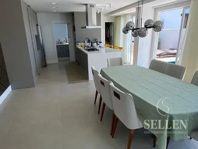 Casa com 335m² 3 quartos e 2 banheiros, à venda, no bairro Santa Regina em Camboriú