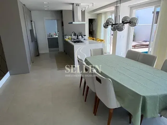 Casa com 335m² 3 quartos e 2 banheiros, à venda, no bairro Santa Regina em Camboriú
