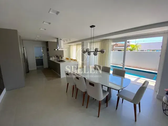 Casa com 335m² 3 quartos e 2 banheiros, à venda, no bairro Santa Regina em Camboriú