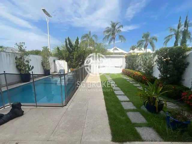 Casa com 400m² 4 quartos e 9 banheiros, à venda, no bairro Barra da Tijuca em Rio de Janeiro
