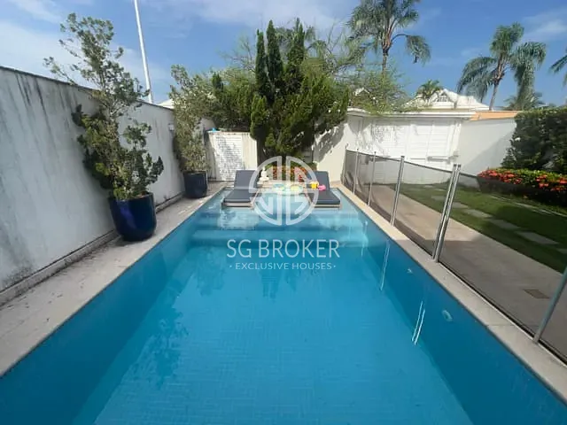 Casa com 400m² 4 quartos e 9 banheiros, à venda, no bairro Barra da Tijuca em Rio de Janeiro