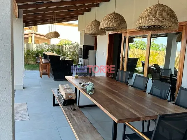 Casa com 450m² 5 quartos e 6 banheiros, à venda, no bairro Olivença em Ilhéus