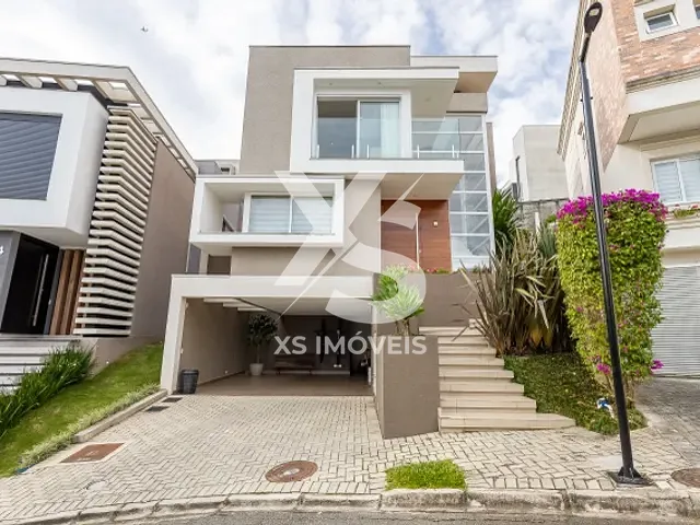 Casa 3 quartos e 5 banheiros, à venda, no bairro Pilarzinho em Curitiba